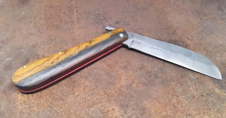 Manche en bois de foudre de macération centenaire, teinté par le vin