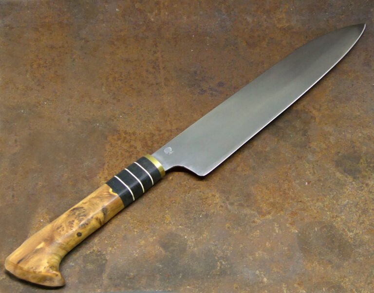 Lame en 14C28N - Manche en cade, micarta ancien, inserts en fibres et laiton